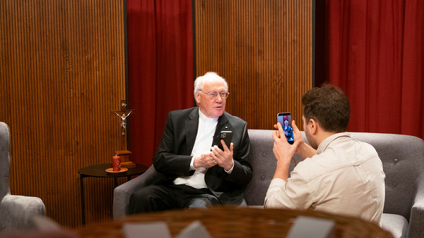 Behind the scenes - Social Media Bischof