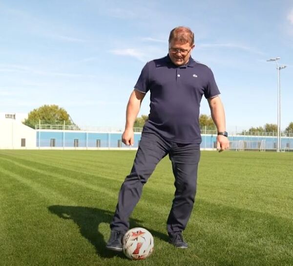 Josef Eppensteiner am Fußballfeld