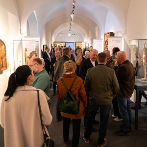   Mit großem Interesse bestaunten die Besucherinnen und Besucher die gotischen Kunstwerke.