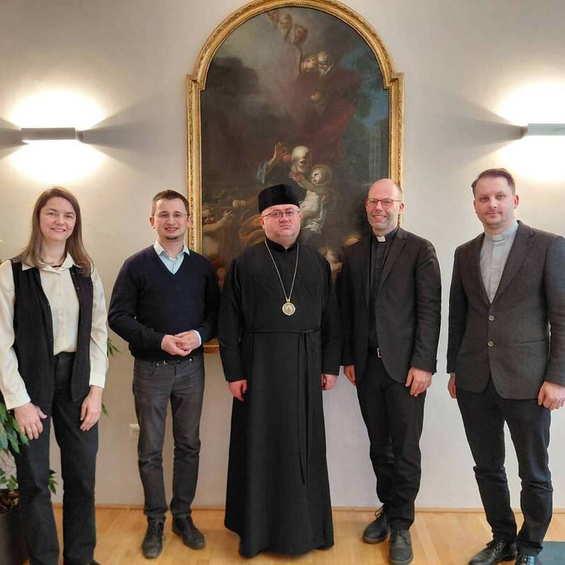 Monika Berger (Mitglied des Osthilfekomitees), Andreas Steinmetz (Vorsitzender  des Osthilfekomitees), Weihbischof Volodymyr Firman, Generalvikar Christoph Weiss,  Auslandsreferent und Übersetzer Pfr. Ivan Vynnyk
