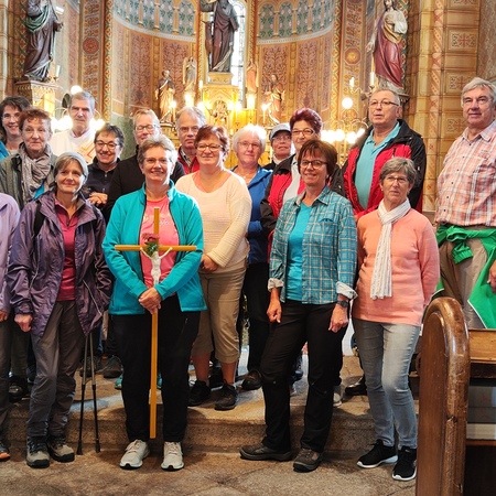 Dieses Bild wurde nach der Wallfahrermesse aufgenommen und zeigt die Teilnehmer