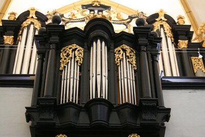 Die Allgäuer Orgel - ein modernes zweimanualiges Instrument im historischen Gehäuse.