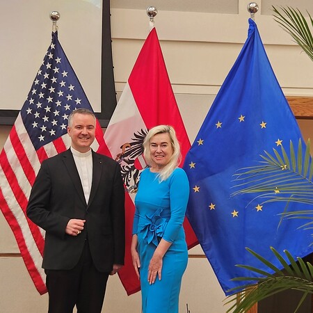 P. Patrick mit Botschafterin Schneebauer